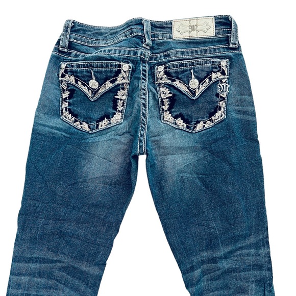 Miss Me Blue Jeans WOMEN’S Size 27 Signature Raw Hem Capri - Picture 2 of 9